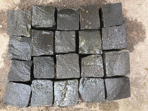 25 m2 Turks basalt kinderkoppen keitjes 4-6 cm zwart kassei, Tuin en Terras, Tegels en Klinkers, Gebruikt, Klinkers, Natuursteen