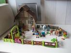 playmobil stal met paarden en ruiters, Kinderen en Baby's, Speelgoed | Playmobil, Ophalen of Verzenden, Zo goed als nieuw
