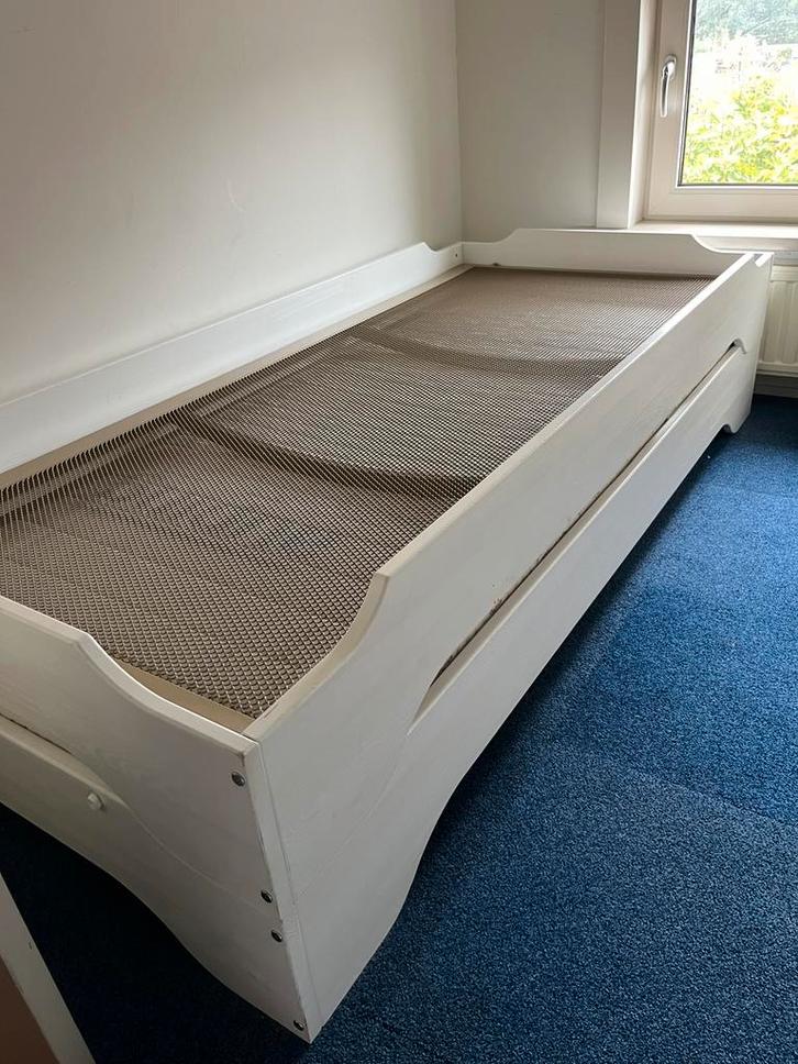 Stapelbaar bedden, Huis en Inrichting, Slaapkamer | Bedden, Zo goed als nieuw, Eenpersoons, 90 cm, 200 cm, Hout, Wit, Ophalen