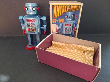 Antique Robot R-35 Wind up Motor Speelgoed Vintage  beschikbaar voor biedingen