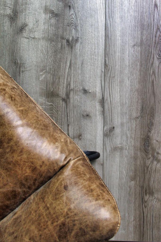 Nieuw in doos: PVC click met ondervloer ca 30 m2, Huis en Inrichting, Stoffering | Vloerbedekking, Nieuw, Laminaat, Bruin, Grijs