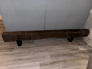 Spoorbiels tv meubel op stalenpootjes beschikbaar voor biedingen