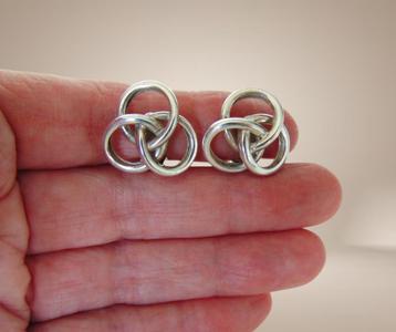 Topkwaliteit 925 zilveren modernistisch love knot oorbellen! beschikbaar voor biedingen
