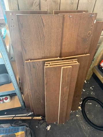 Ikea Billy planken - Gratis Hout beschikbaar voor biedingen