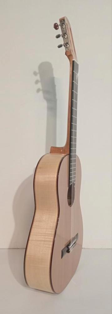 Classical Guitar Cedar & Curly Maple  beschikbaar voor biedingen