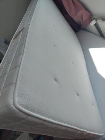 Stevig matras, 200x 90 cm  beschikbaar voor biedingen