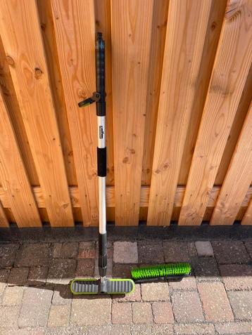 telescoopsteel met twee borstels beschikbaar voor biedingen