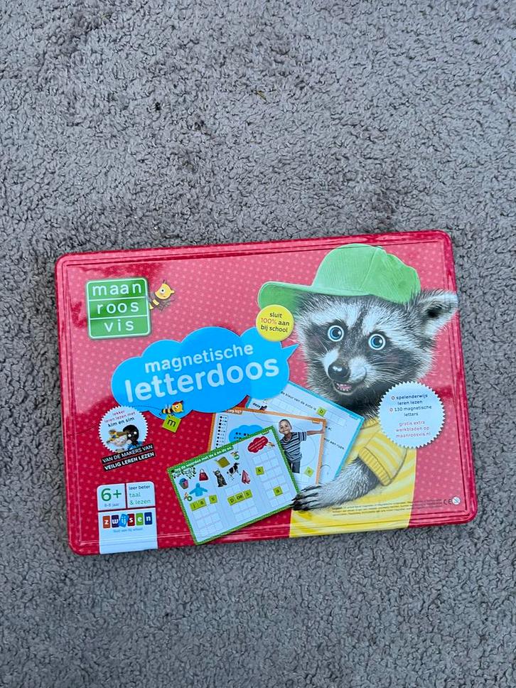 Magnetische Letterdoos - Maan Roos Vis, Hobby en Vrije tijd, Gezelschapsspellen | Bordspellen, Zo goed als nieuw, Een of twee spelers