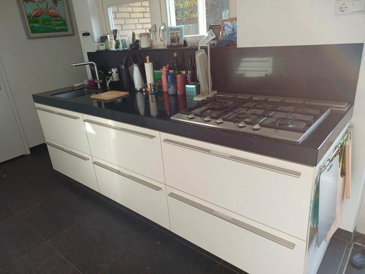 Siematic Keuken met Bar & Apparatuur, Huis en Inrichting, Keuken | Complete keukens, Gebruikt, Hoekkeuken, Wit, Kunststof, Greeploos