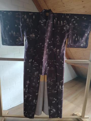 Traditionele Japanse Kimono perple temple beschikbaar voor biedingen