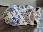 Slapende kat Surrey en Selena in blauw wit porselein, Ophalen of Verzenden, Zo goed als nieuw, Dier