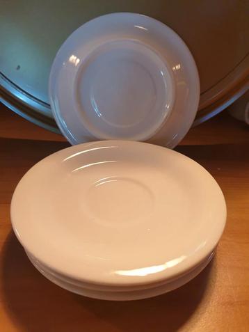 Set van 30 witte schoteltjes - 14 cm beschikbaar voor biedingen