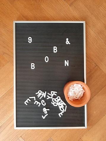 Letterbord met Letters en Cijfers beschikbaar voor biedingen