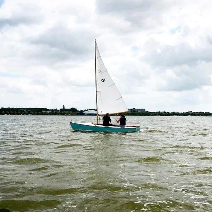 Houten zeilboot met trailer. Houten schakel., Hobby en Vrije tijd, Overige Hobby en Vrije tijd, Gebruikt, Ophalen