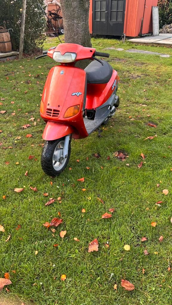 Piaggio zip type 2 a klasse, Fietsen en Brommers, Scooters | Piaggio, Zo goed als nieuw, Zip, Maximaal 25 km/u, Tweetakt, Ophalen