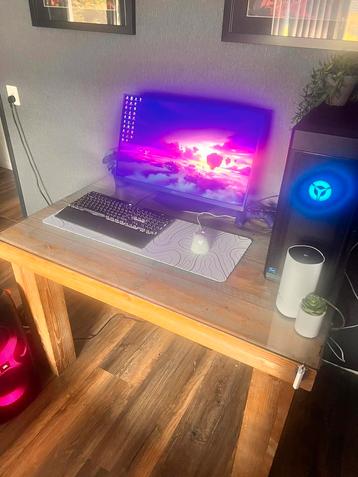 Hout bureau met glas plaat beschikbaar voor biedingen