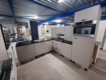 Complete keuken Compleet met APP 120Keukens op voorraad 2805 beschikbaar voor biedingen
