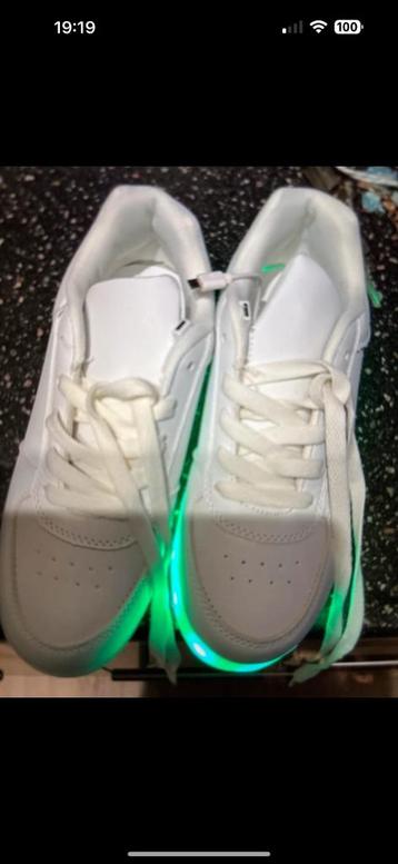 Sneakers met lichtjes   beschikbaar voor biedingen