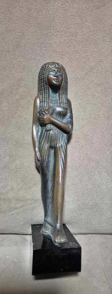 Bronzen beeldje van Cleopatra  beschikbaar voor biedingen