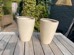 2 Handgemaakte vazen/bloempotten beige, Ophalen, Zo goed als nieuw