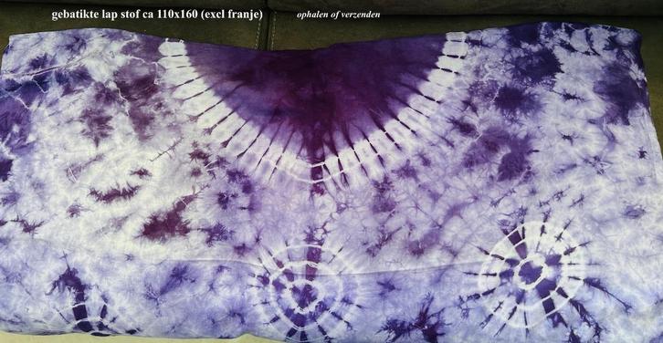 Gebatikte Lap Stof ca 160 x 110 c m Kleed Paars Wit Lila, Antiek en Kunst, Antiek | Kleden en Textiel, Ophalen