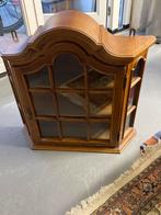 Houten hoekkastje met glazen deur, Ophalen