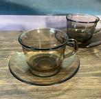 Vintage jaren 70 6x kop en schotel bruin glas, Huis en Inrichting, Keuken | Servies, Gebruikt, Verzenden, Glas, Overige stijlen