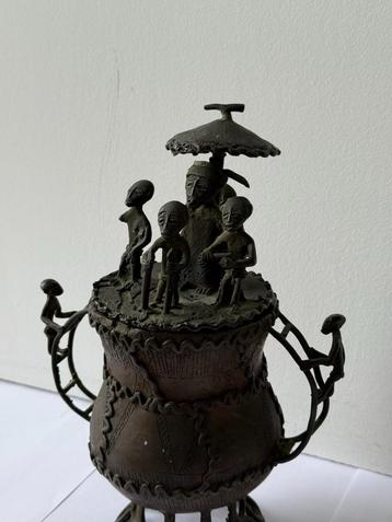 Ashante Kuduo Bronzen Pot beschikbaar voor biedingen