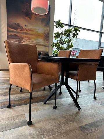 Set nieuwe stoelen!  beschikbaar voor biedingen
