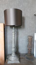 Sober landelijke lamp met grijze voet, Huis en Inrichting, Lampen | Vloerlampen, Hout, Gebruikt, Ophalen of Verzenden, Landelijk
