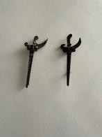 Kleine Zilveren Kris Broches (2 stuks), Antiek en Kunst, Kunst | Niet-Westerse kunst, Ophalen of Verzenden