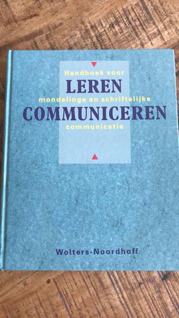 Handboek voor mondelinge en schriftelÐke communicatie beschikbaar voor biedingen