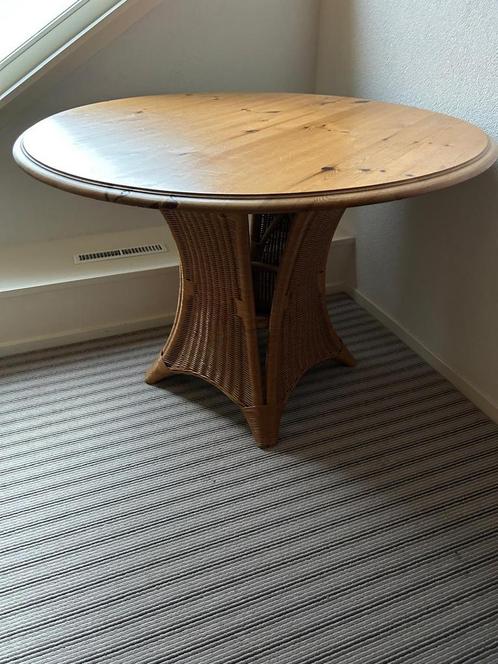 Rotan; tafel met 6 stoelen, Huis en Inrichting, Tafels | Salontafels, Zo goed als nieuw, 100 tot 150 cm, Rond, Ophalen