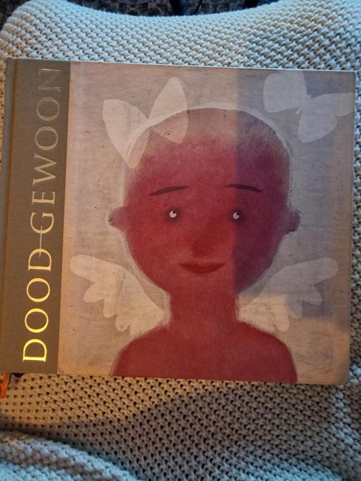 Bette Westera - Doodgewoon, Boeken, Kinderboeken | Jeugd | onder 10 jaar, Zo goed als nieuw, Fictie algemeen, Ophalen of Verzenden