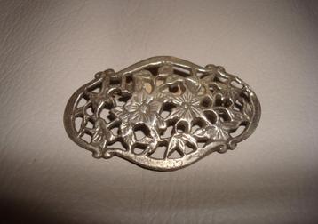 Broche Tin beschikbaar voor biedingen