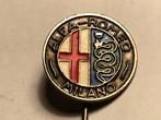 Metalen ALFA ROMEO MILANO AUTOMERK Speld (Rood/Wit/Zwart)., Verzenden, Zo goed als nieuw, Transport, Speldje of Pin