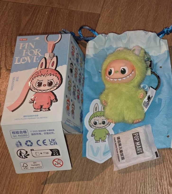 Labubu - Pin for Love - letter V, Kinderen en Baby's, Speelgoed | Knuffels en Pluche, Nieuw, Overige typen, Ophalen of Verzenden