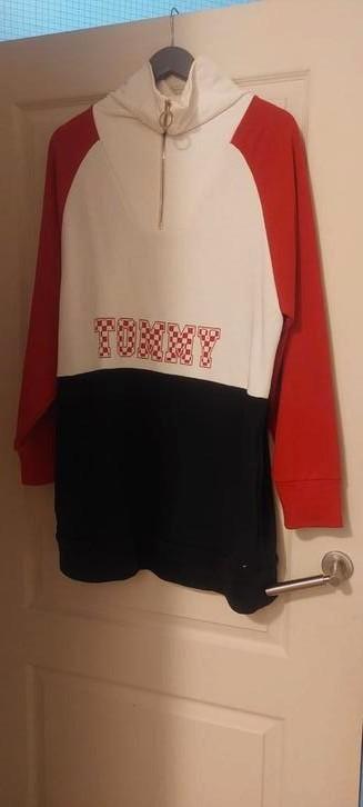 Oversized vintage tommy hilfiger  beschikbaar voor biedingen