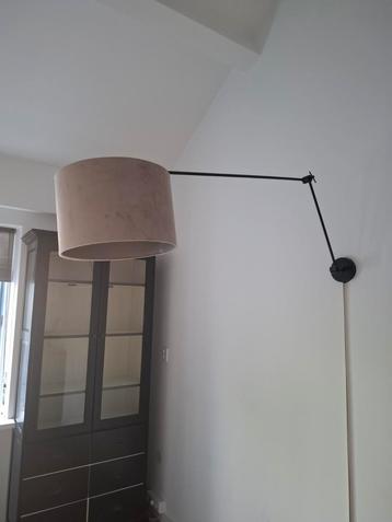 Verstelbare hanglamp met taupe kleur lampenkap 