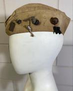 Britse garisson cap met diverse reliquien, Ophalen of Verzenden, Landmacht, Engeland, Kleding of Schoenen