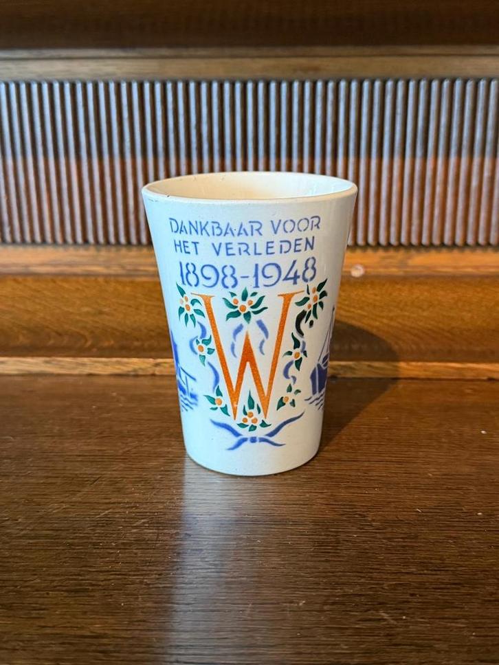 Wilhelmina Beker 1948, Antiek en Kunst, Antiek | Keramiek en Aardewerk, Ophalen