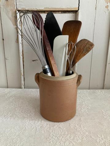 Brocante Franse grespot beschikbaar voor biedingen