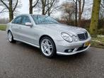 Mercedes-Benz E-Klasse 5.4 E55 AMG Sedan AUT 2002 Grijs, Auto's, Mercedes-Benz, Automaat, Achterwielaandrijving, Leder, Particulier