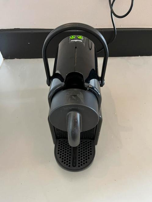 Nespresso Magimix zwart, Witgoed en Apparatuur, Koffiezetapparaten, Zo goed als nieuw, Koffiepads en cups, 4 tot 10 kopjes, Afneembaar waterreservoir