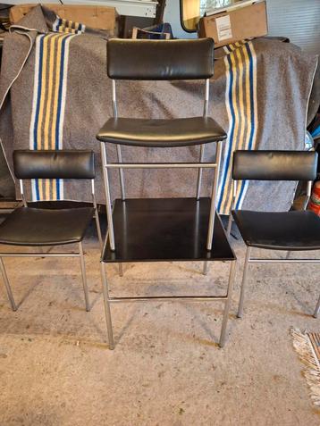 Martin Visser Stoelen en Tafeltje beschikbaar voor biedingen