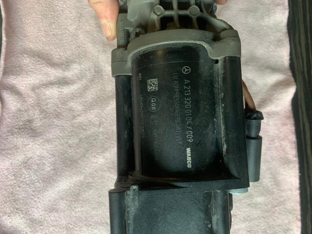 Gebruikte Compressor Mercedes E-200d A2133200104, 100 liter of meer, Ophalen of Verzenden, Gebruikt, Minder dan 200 liter/min