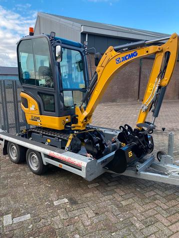 Minigraver met machinist.  beschikbaar voor biedingen