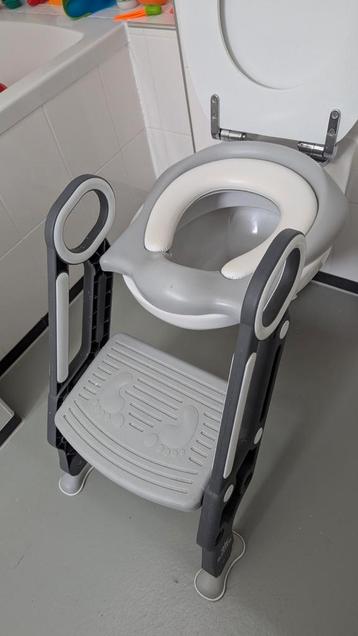 WC verkleiner, toilet trainer met trapje beschikbaar voor biedingen
