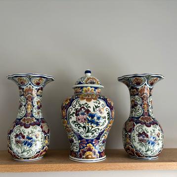 Boch Polychrone  kaststel met bloemmotief beschikbaar voor biedingen