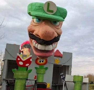 Carnaval Mario en Luigi koppen en houten Mario figuren  beschikbaar voor biedingen